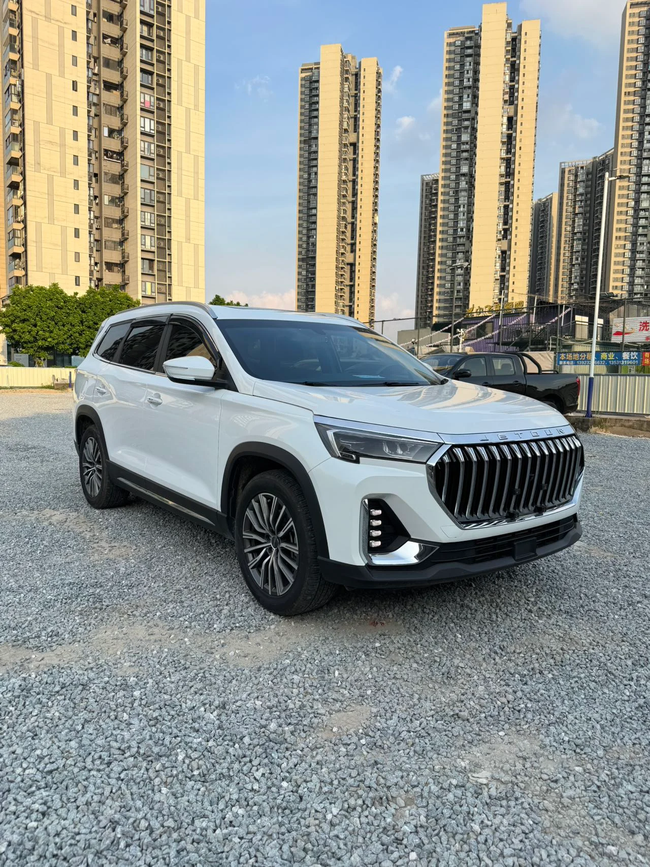 2024 Jetour X90 PLUS white front three-quarter view
