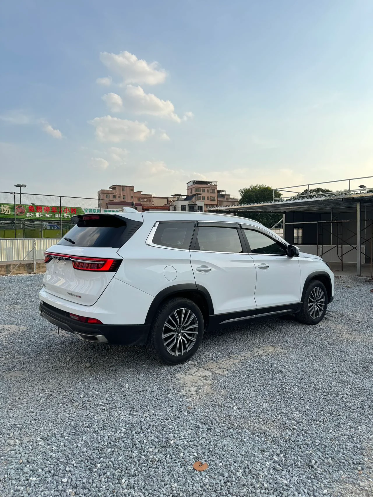 2024 Jetour X90 PLUS white rear three-quarter view