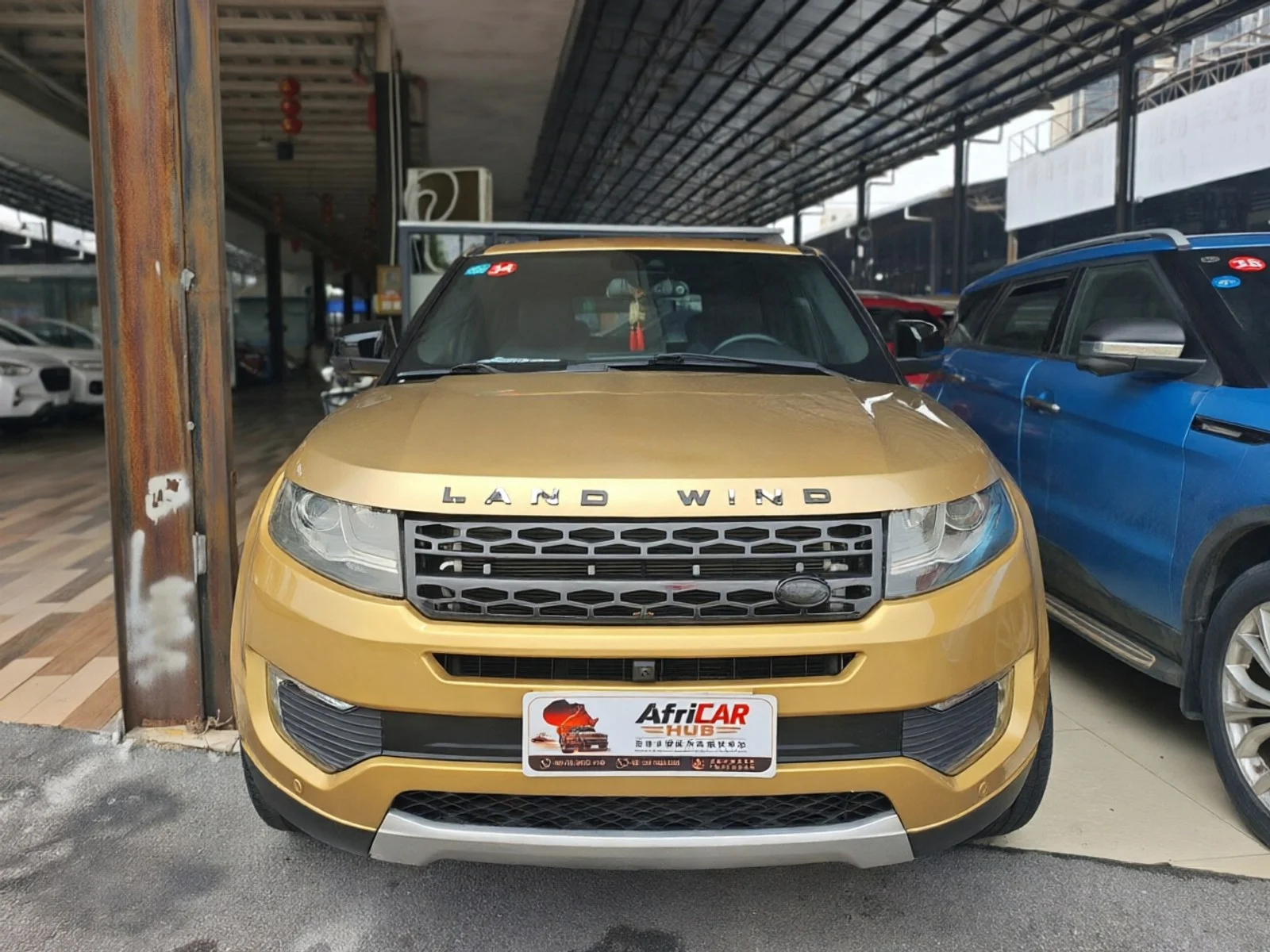2016 Landwind X7 gold front view