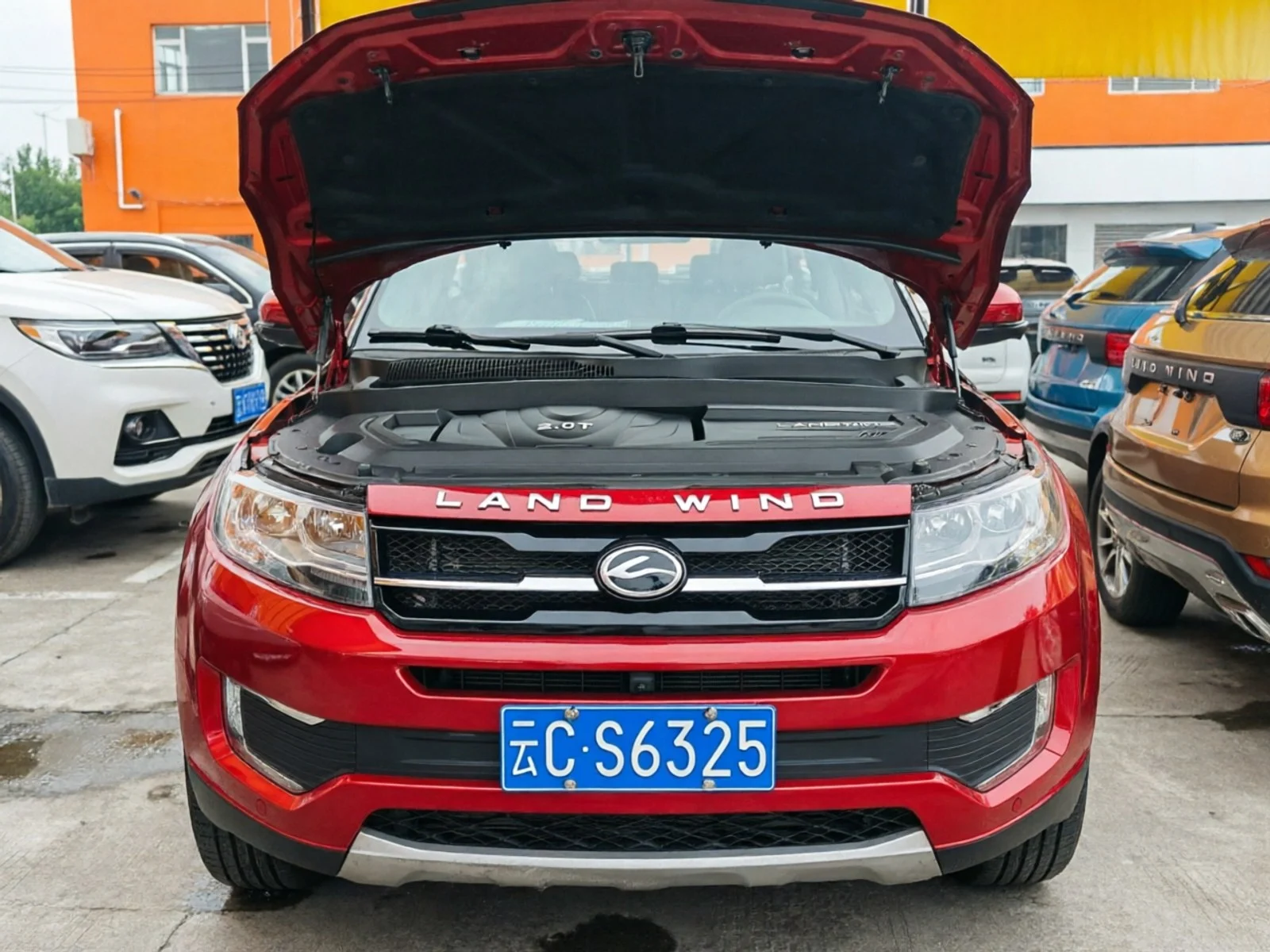 2016 Landwind X7 red front view