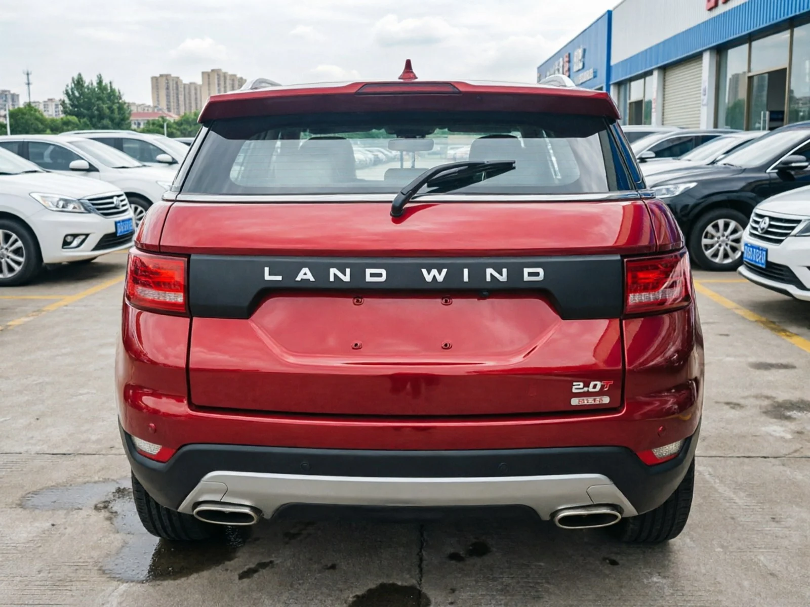 2016 Landwind X7 red rear view
