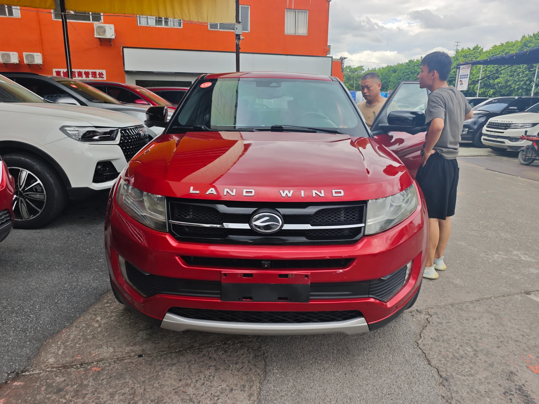 2016 Landwind X7 red front view