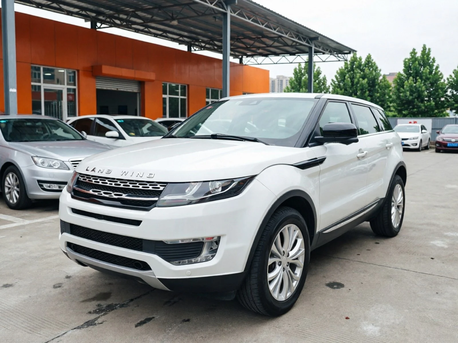 2016 Landwind X7 white front three-quarter view