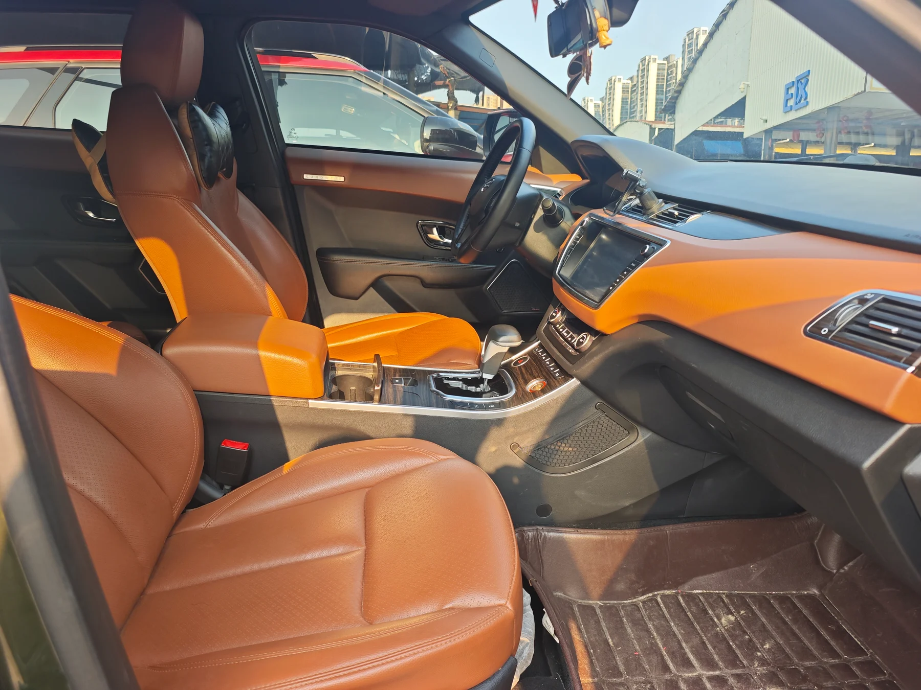 2018 Landwind X7 brown interior