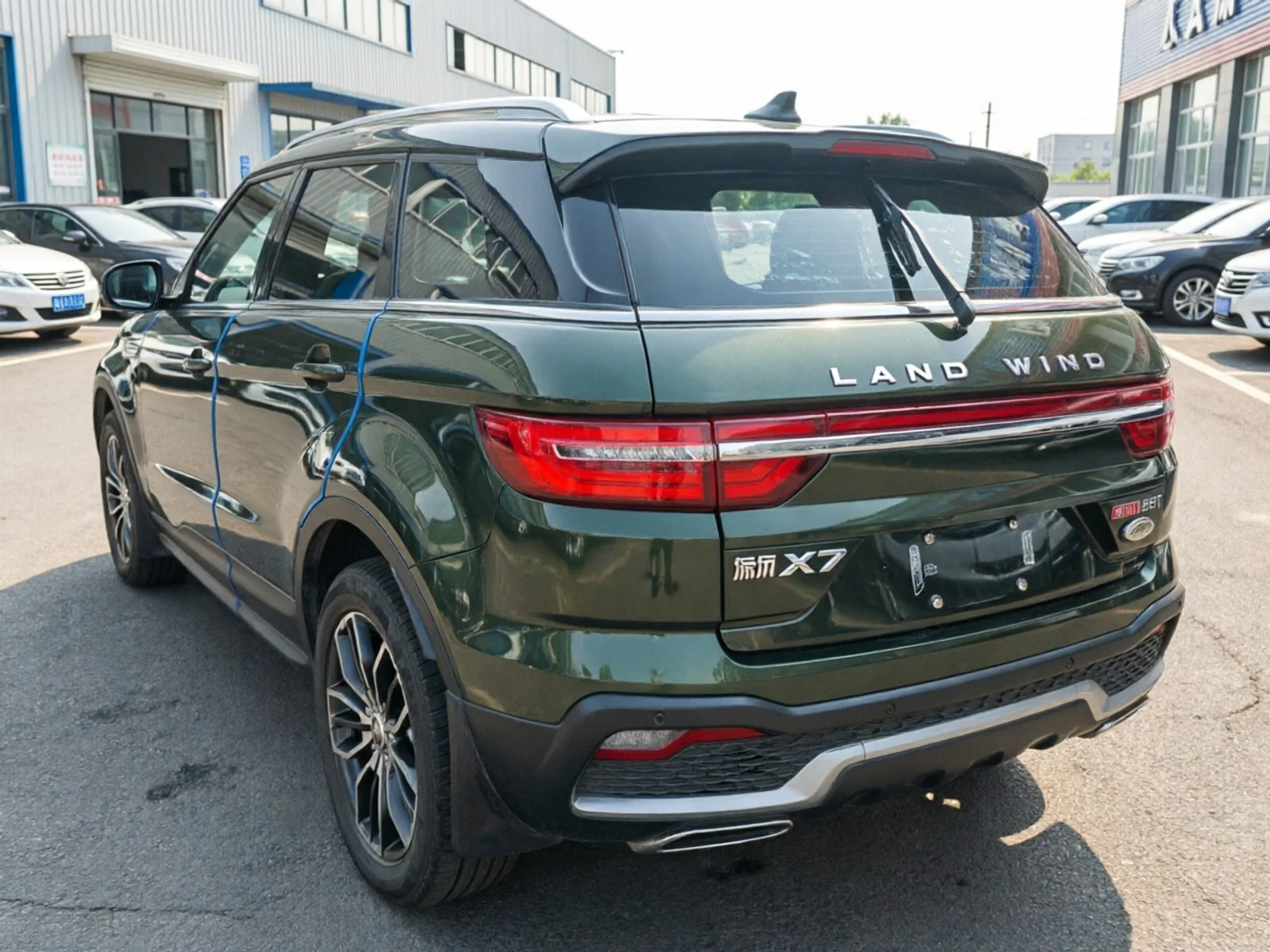 2018 Landwind X7 green rear three-quarter view