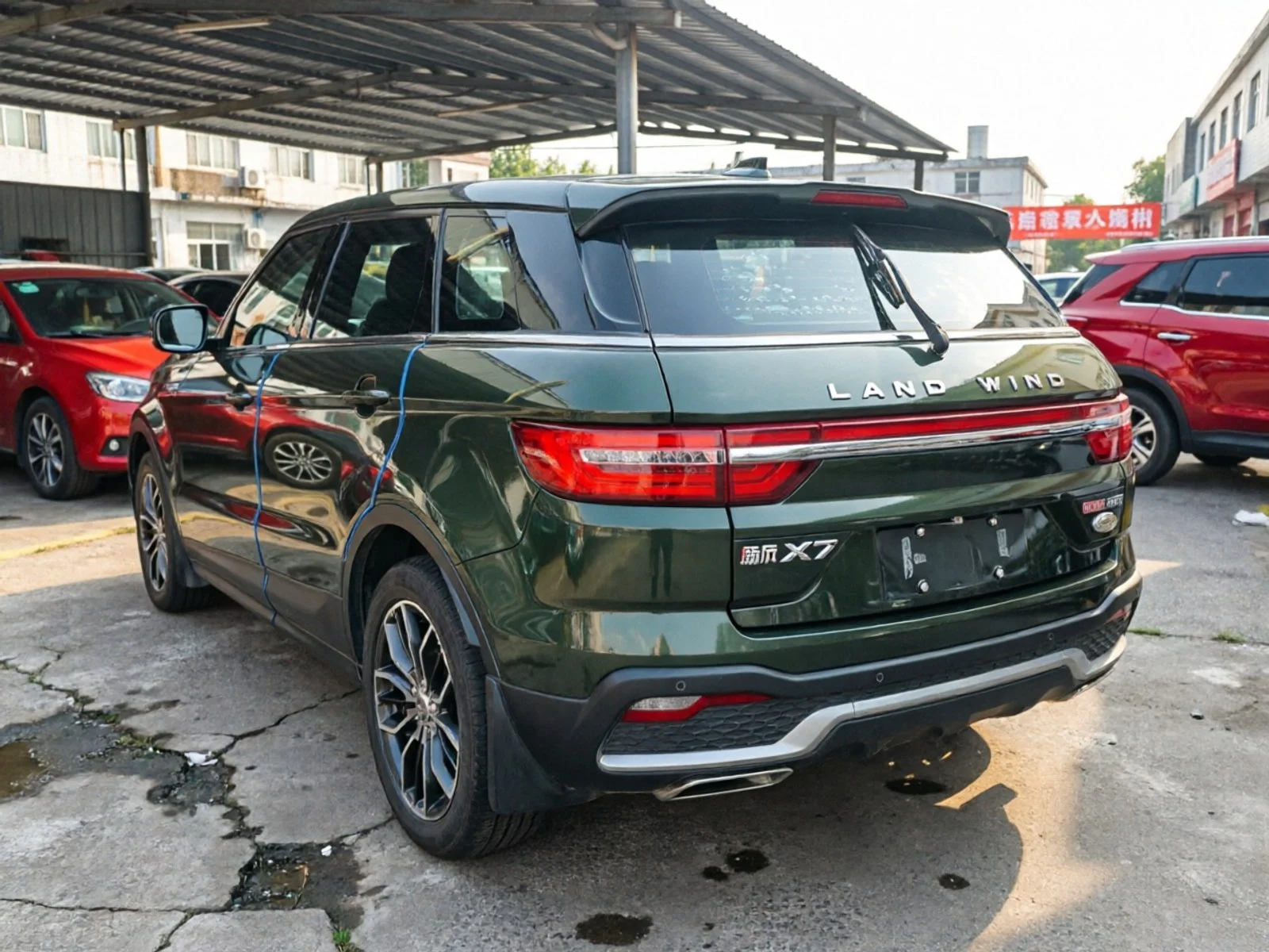 2018 Landwind X7 green rear three-quarter view
