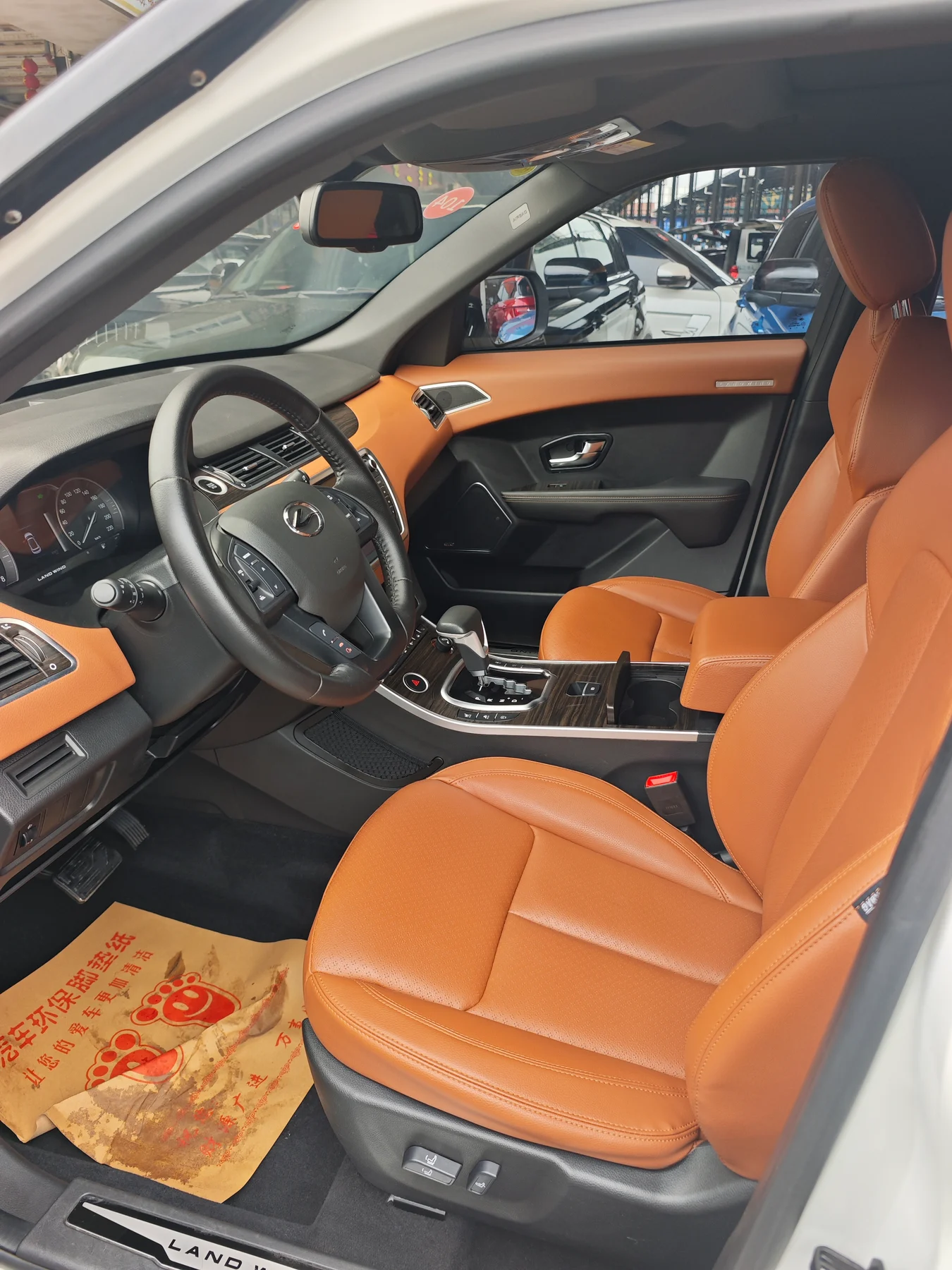 2018 Landwind X7 white interior