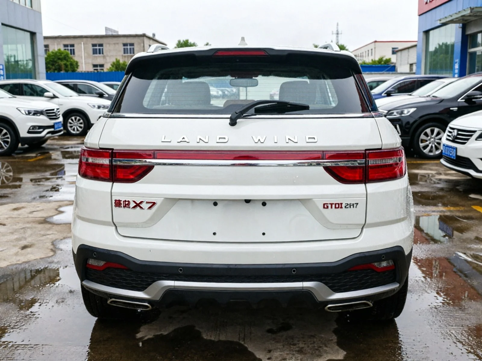 2018 Landwind X7 white rear view