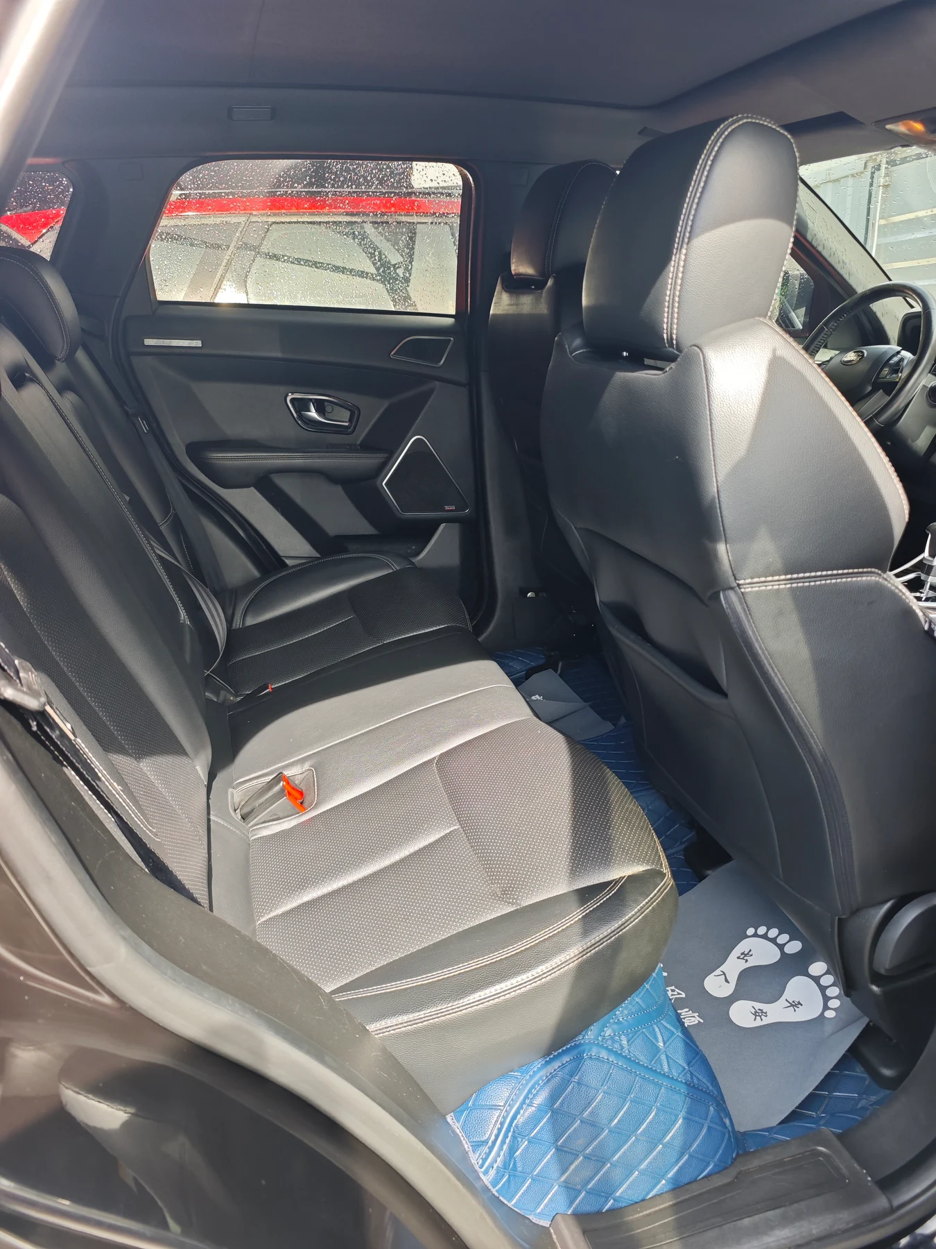 2018 Landwind X7 grey interior
