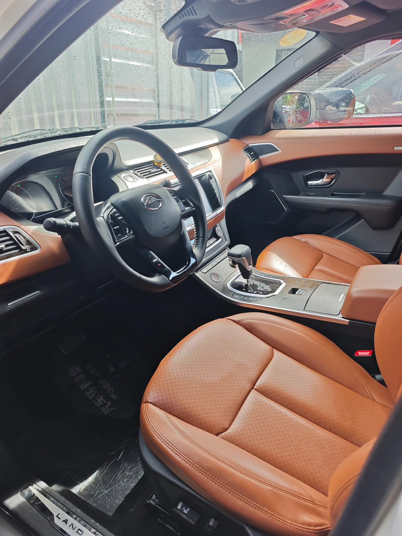 2018 Landwind X7 brown interior