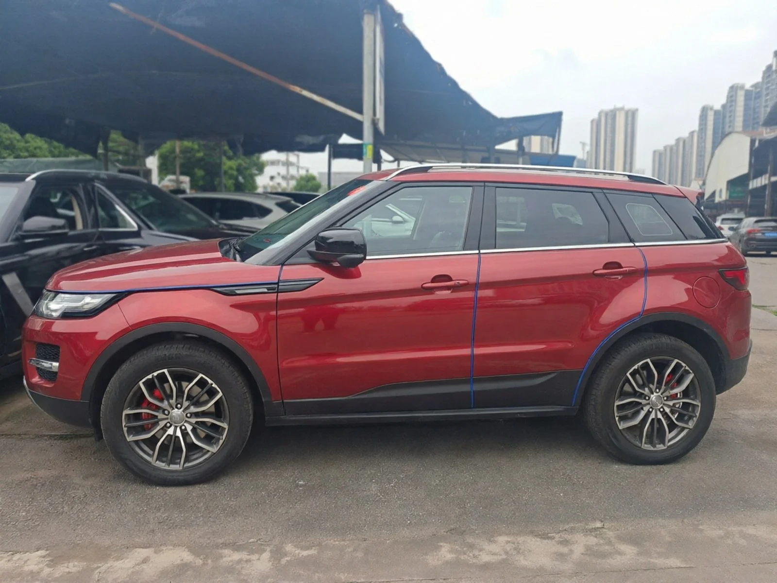 2018 Landwind X7 red side view
