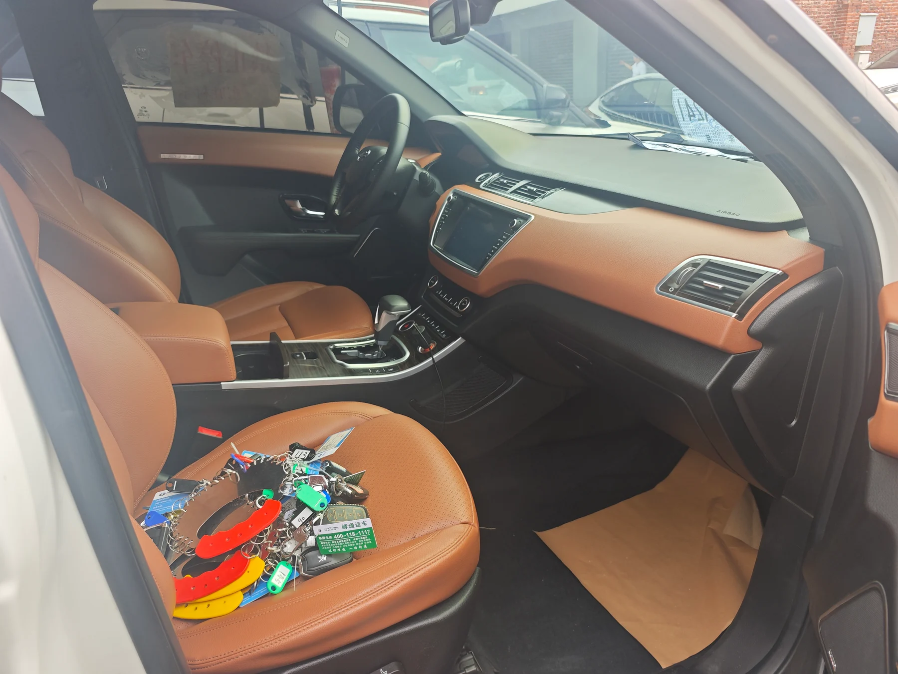 2018 Landwind X7 white interior