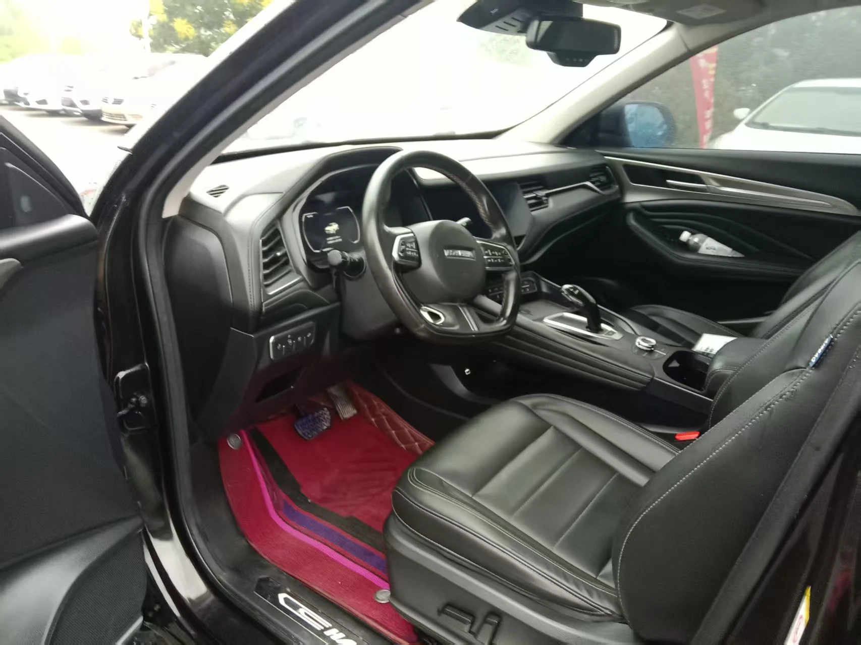 2020 Haval F7 4WD black interior