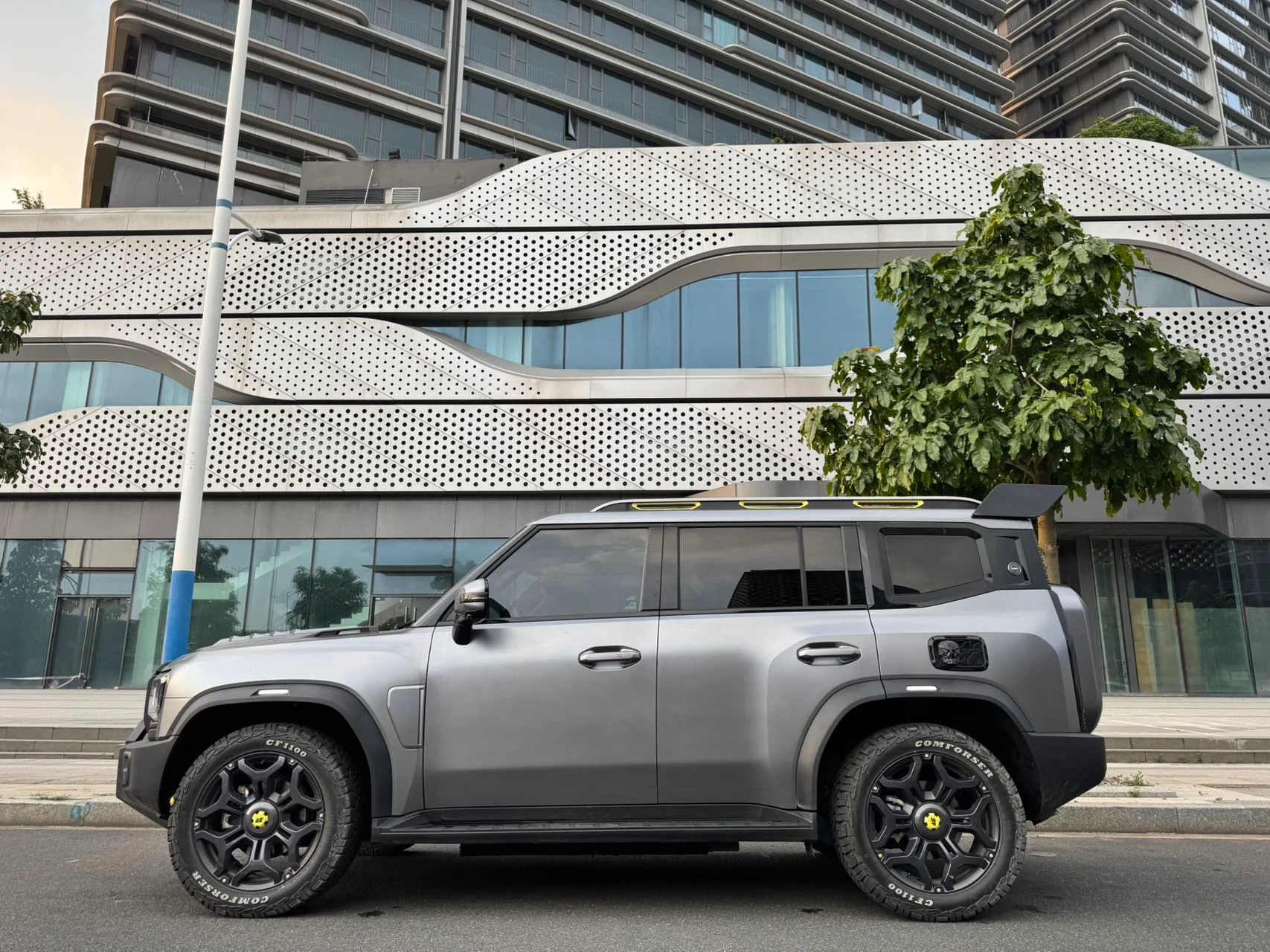 2024 Jetour T2 grey side view