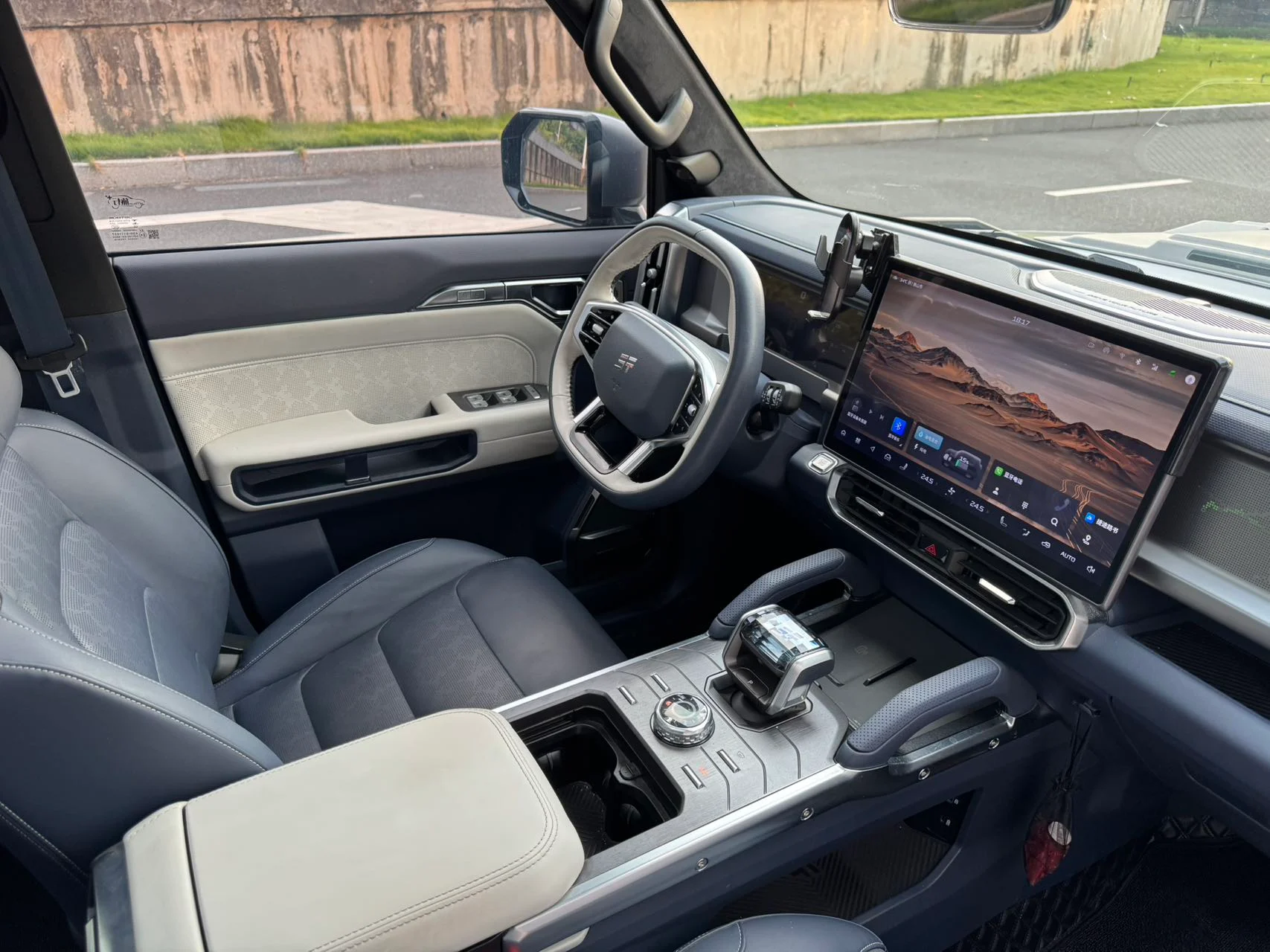 2024 Jetour T2 grey interior