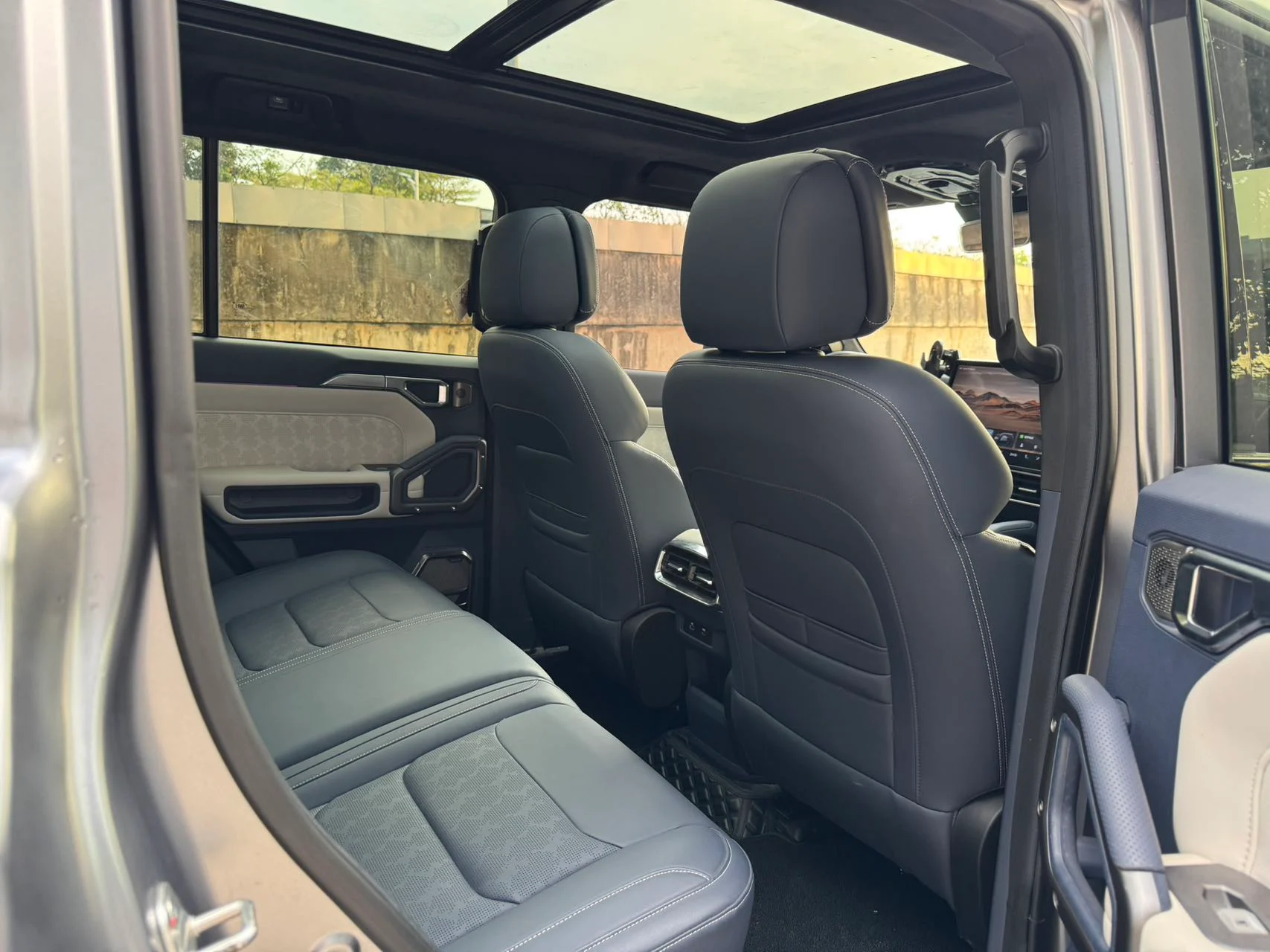 2024 Jetour T2 grey interior