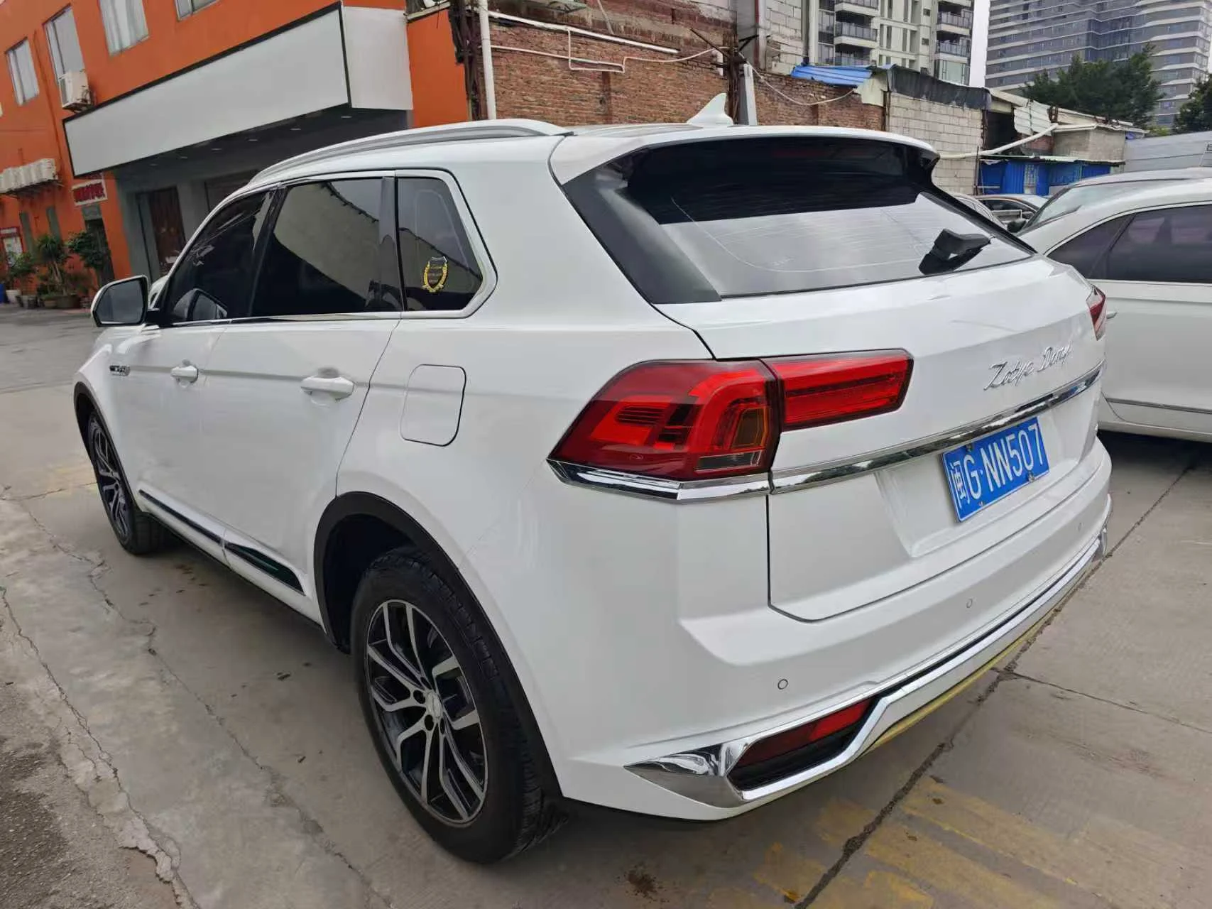 2017 Zotye Damy X7 white rear three-quarter view