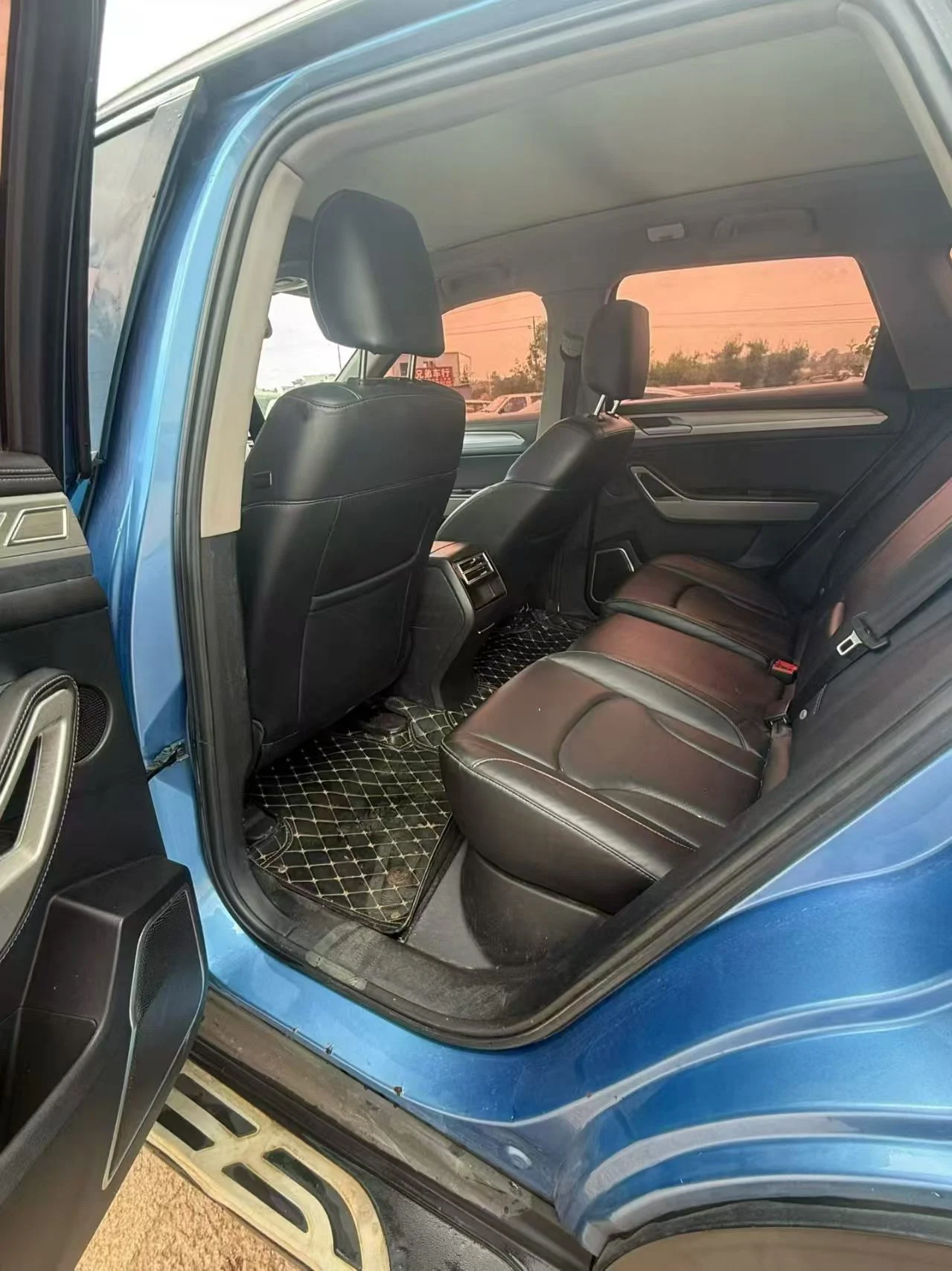 2017 Zotye Damy X7 blue interior