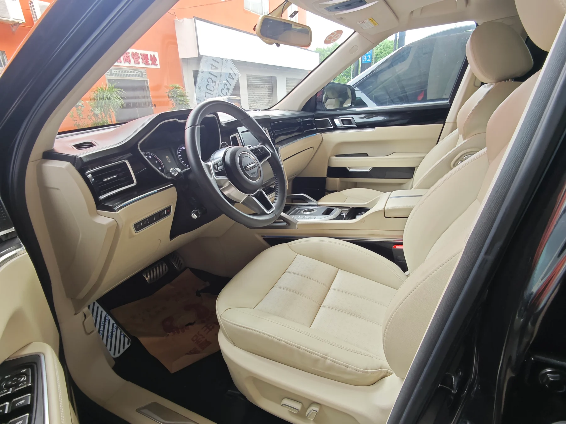 2017 Zotye T700 black interior