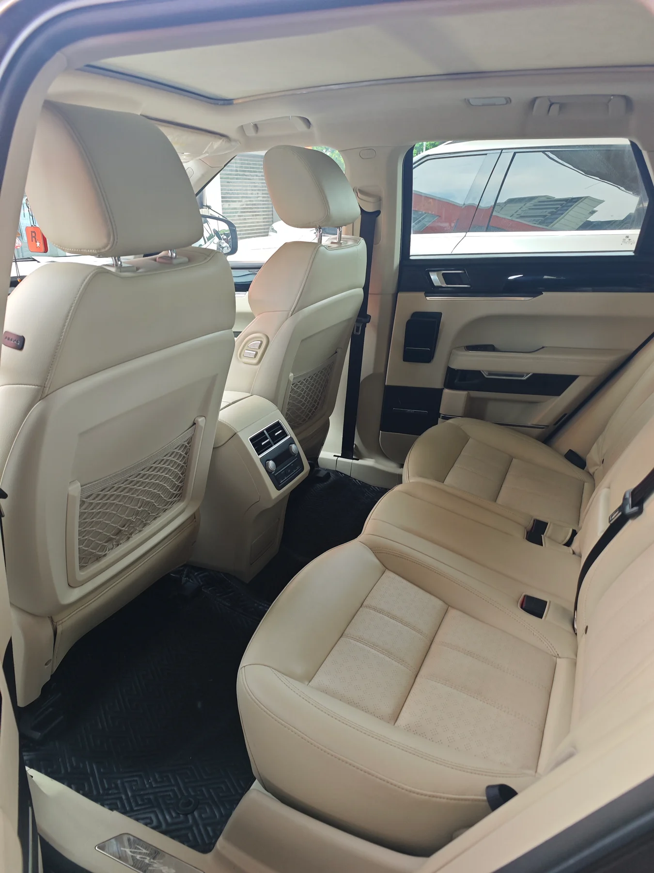 2017 Zotye T700 beige interior