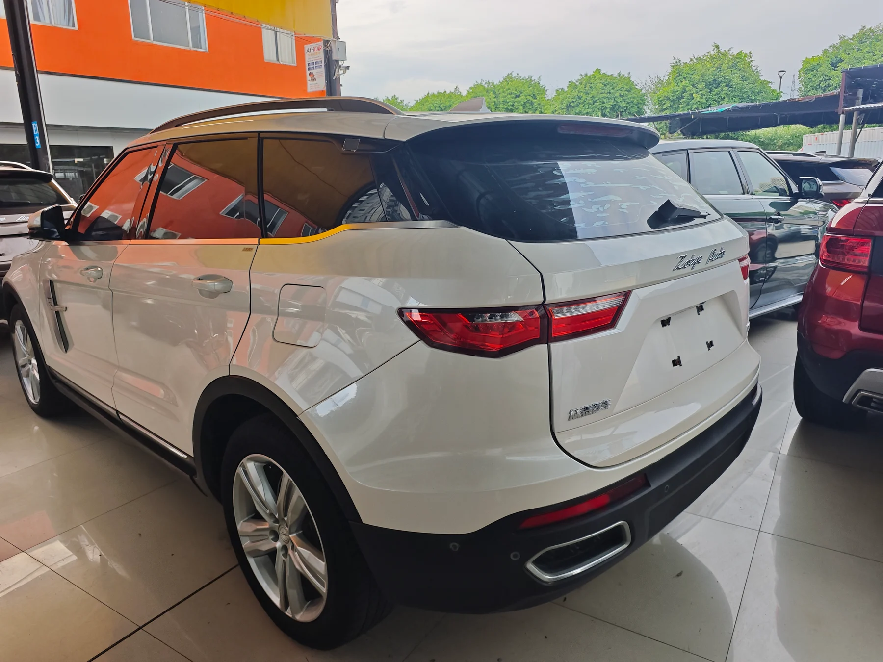 2017 Zotye T700 white rear three-quarter view