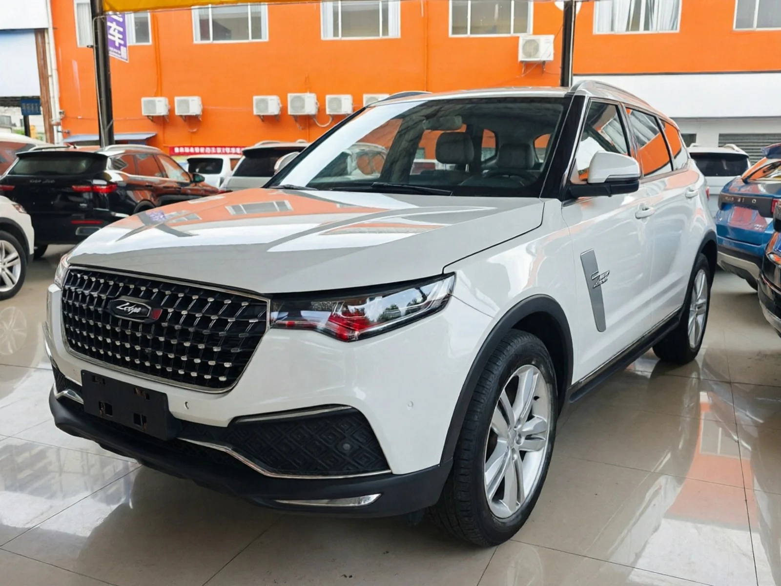 2017 Zotye T700 white front three-quarter view
