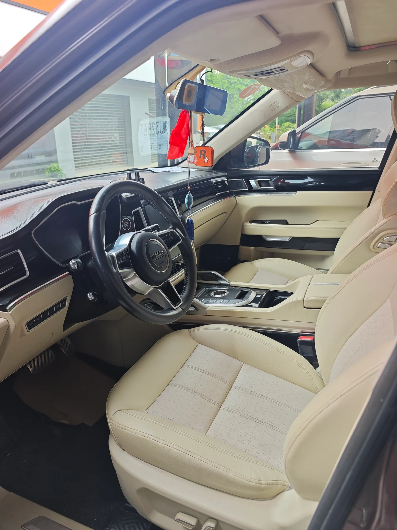 2017 Zotye T700 beige interior