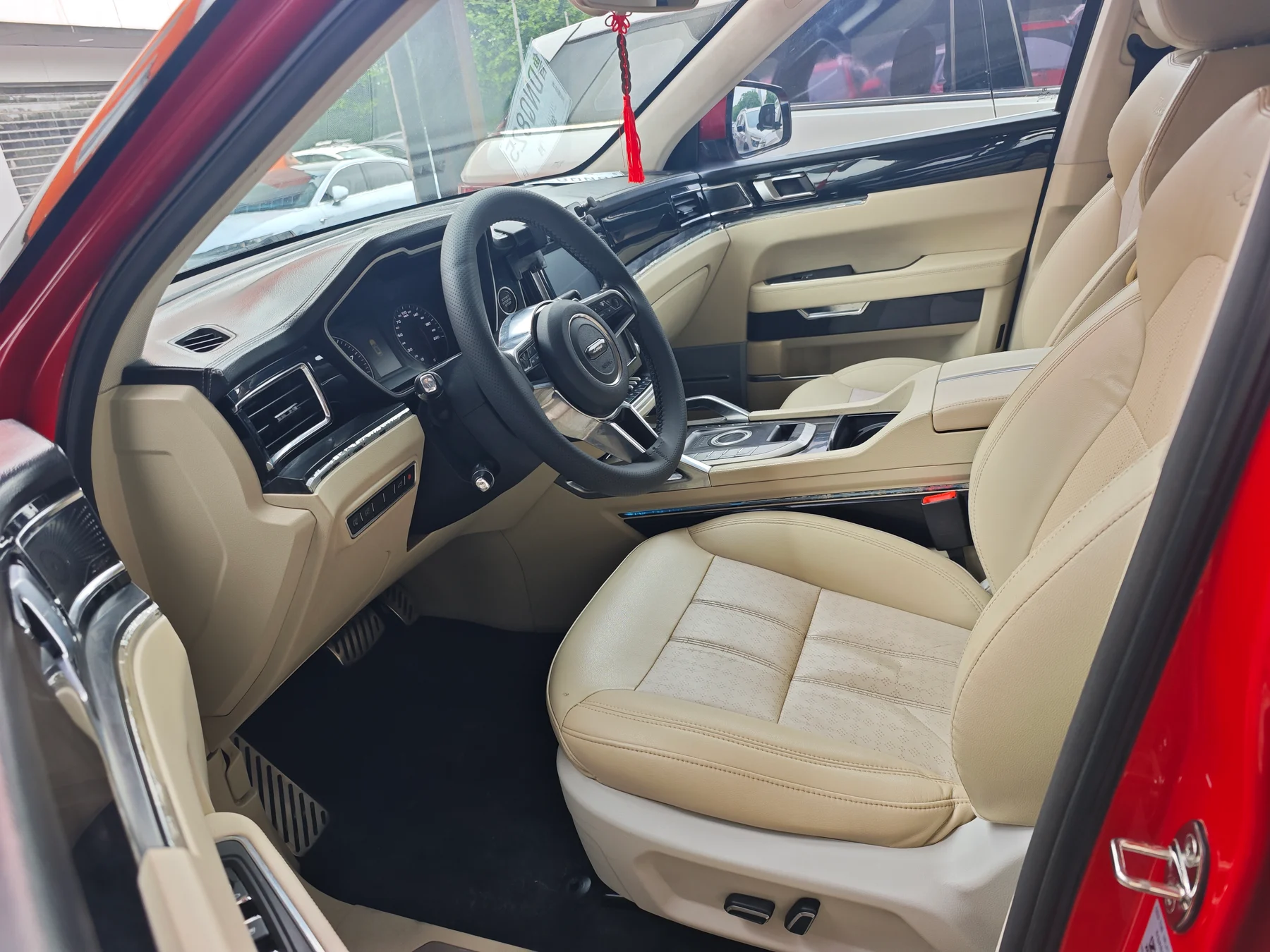 2017 Zotye T700 red interior