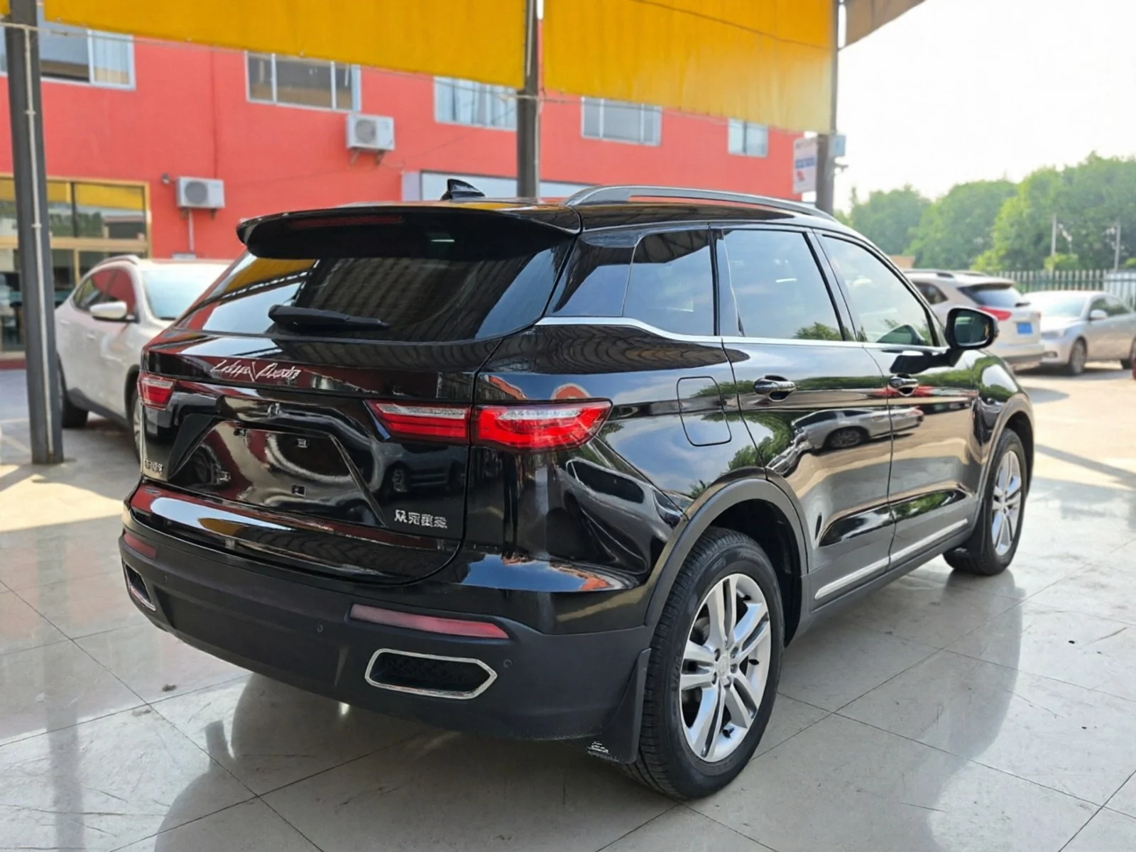 2017 Zotye T700 black rear three-quarter view