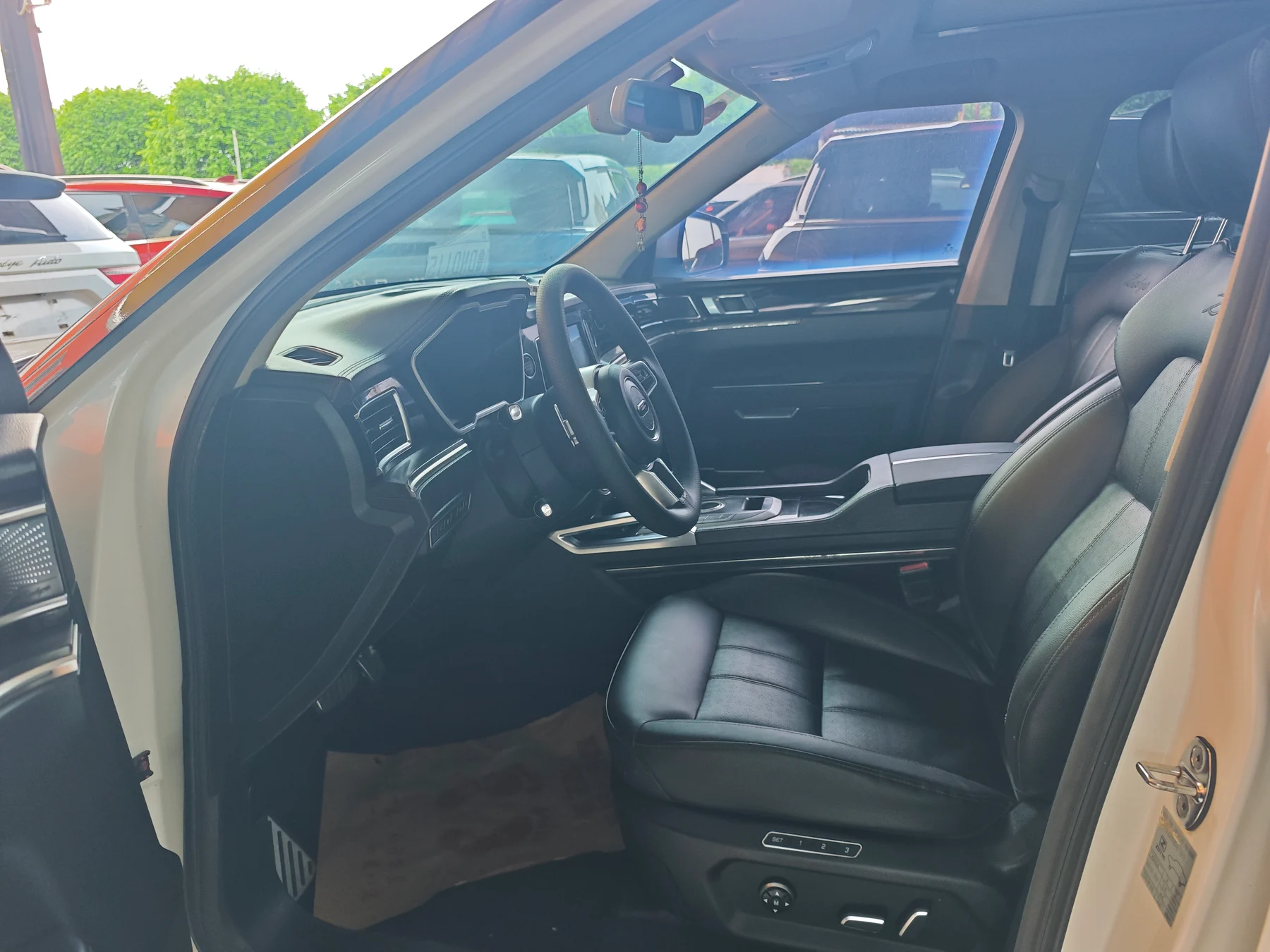 2017 Zotye T700 white interior