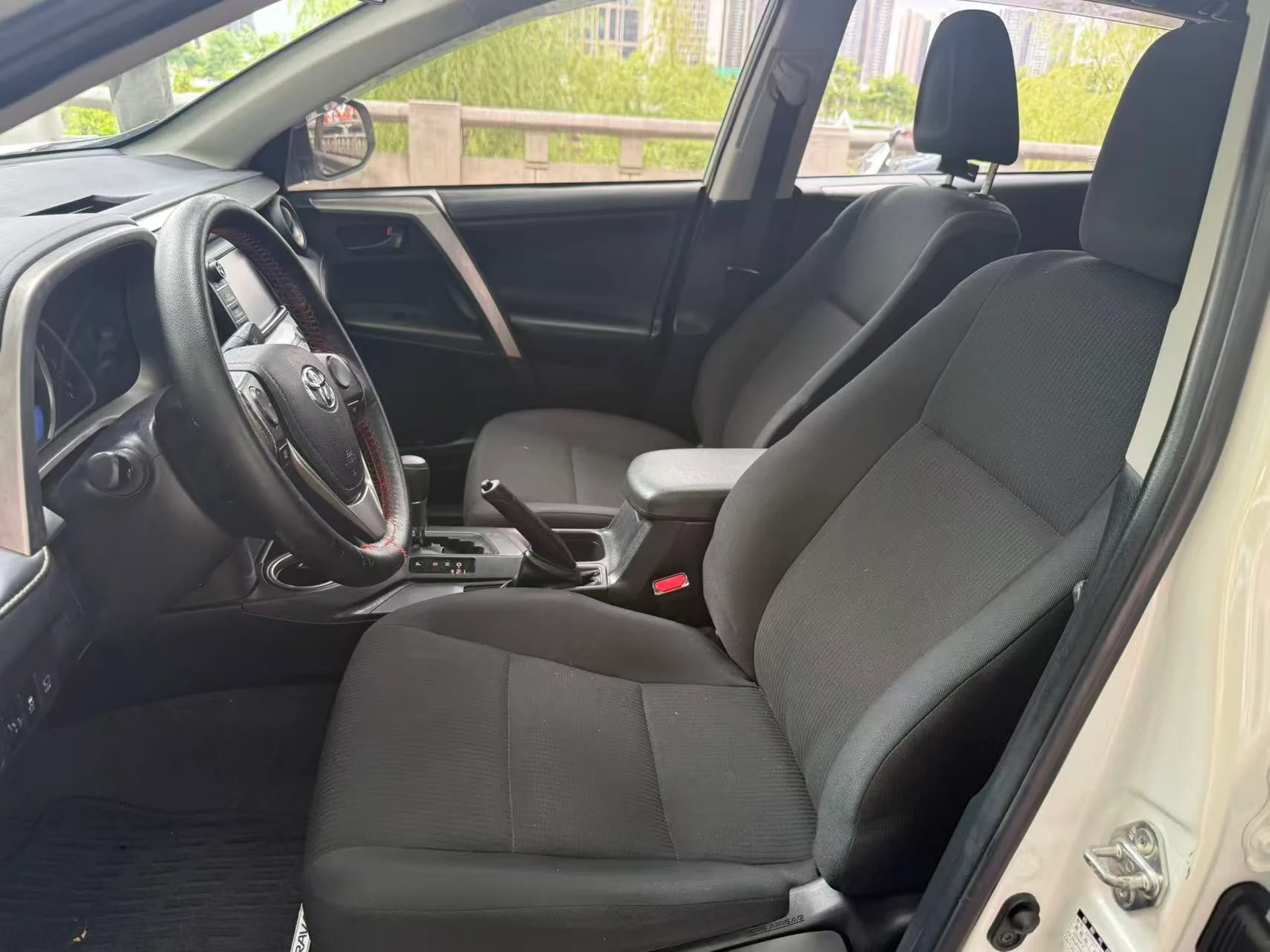 2017 Toyota RAV4 used car in Foshan China