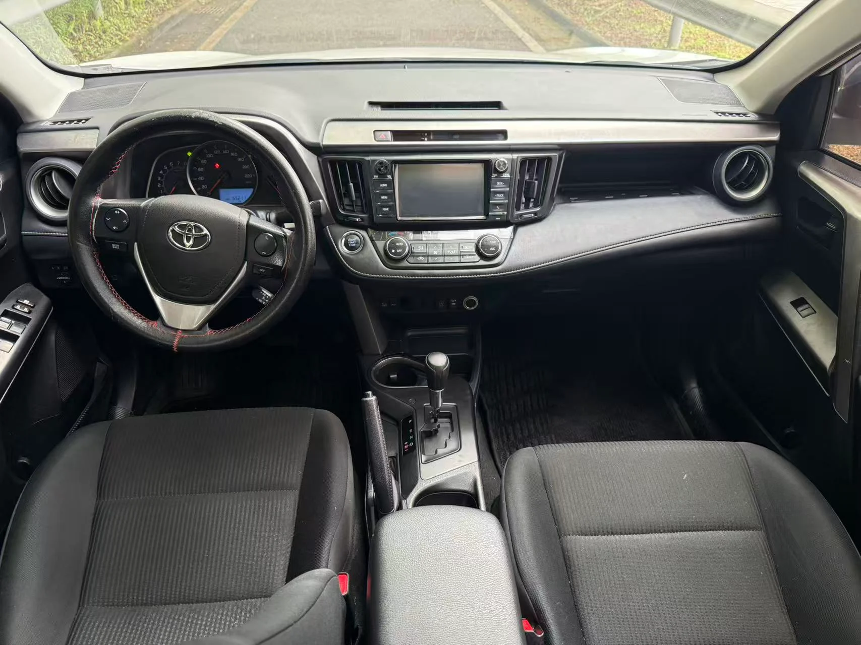 2017 Toyota RAV4 used car in Foshan China