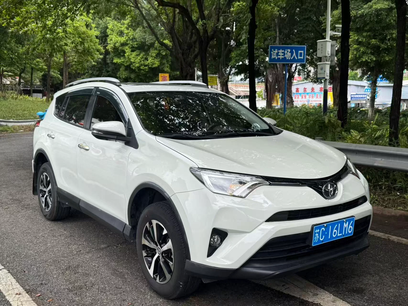 2017 Toyota RAV4 used car in Foshan China