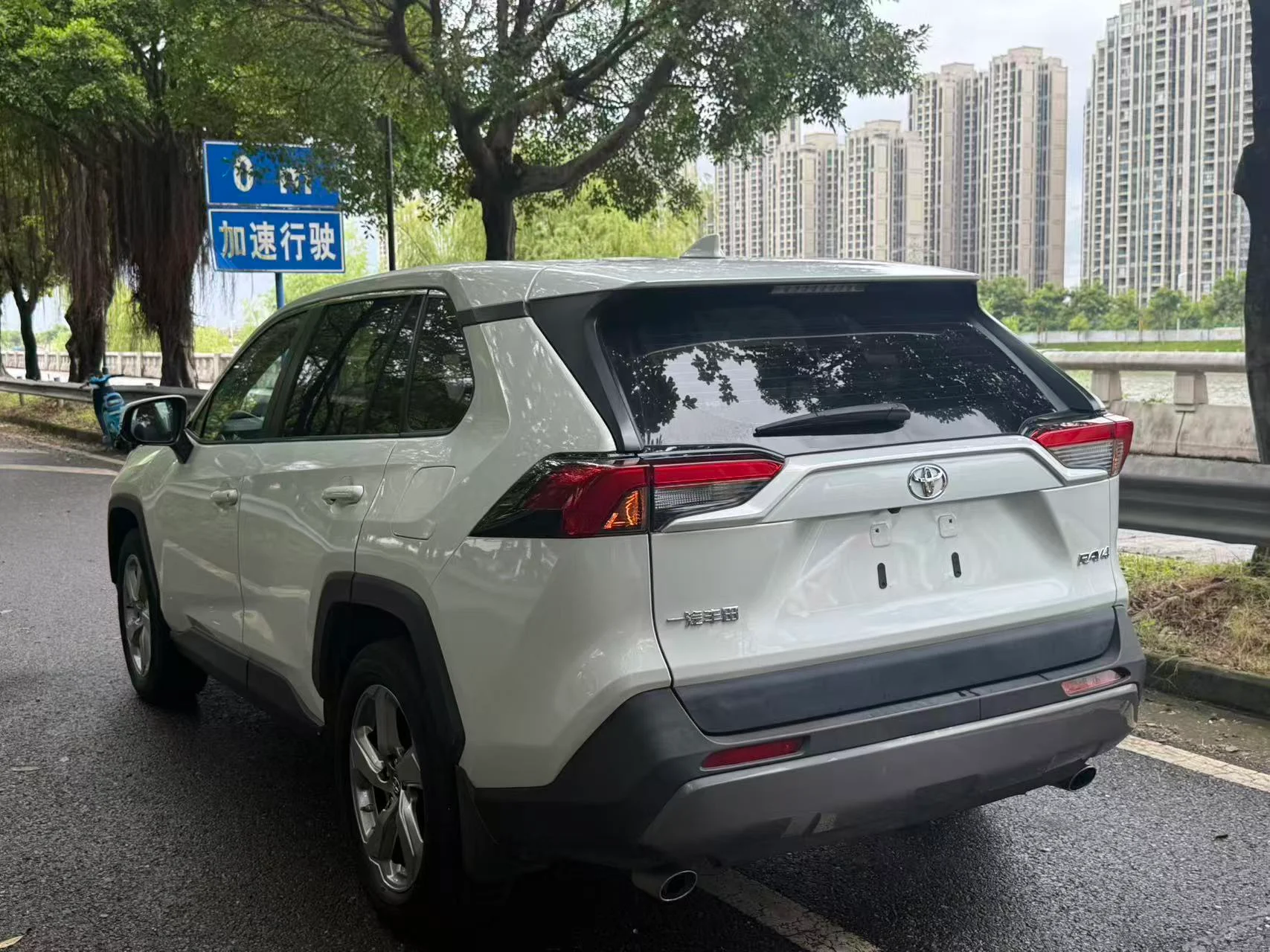 2021 Toyota RAV4 used car in Foshan China