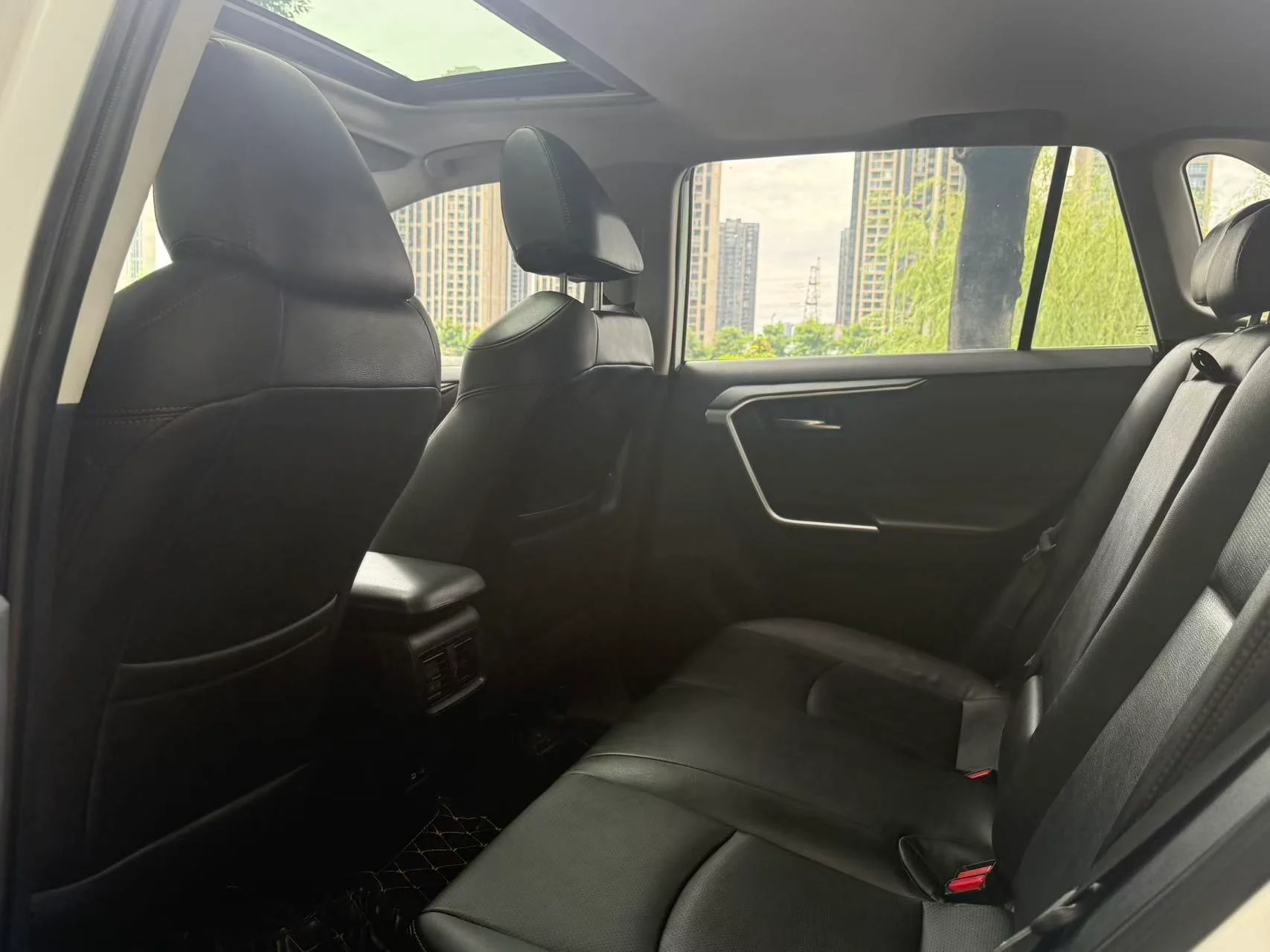 2021 Toyota RAV4 used car in Foshan China