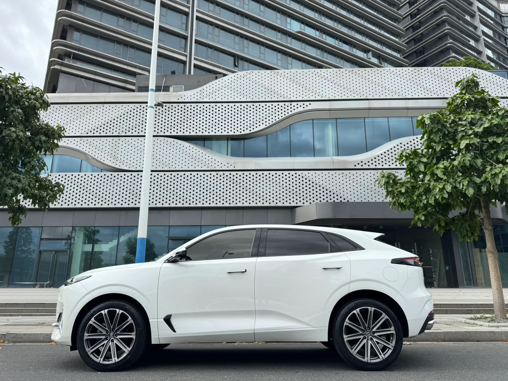 2021 Changan UNI-K white side view