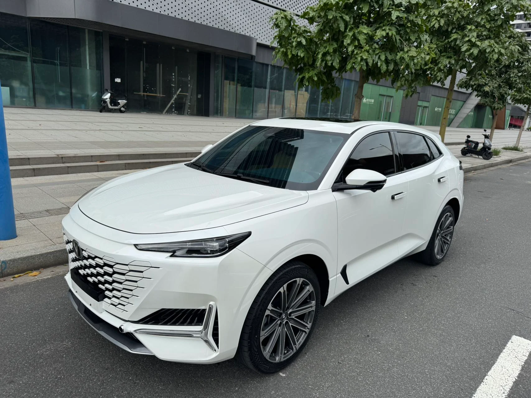 2021 Changan UNI-K white front three-quarter view