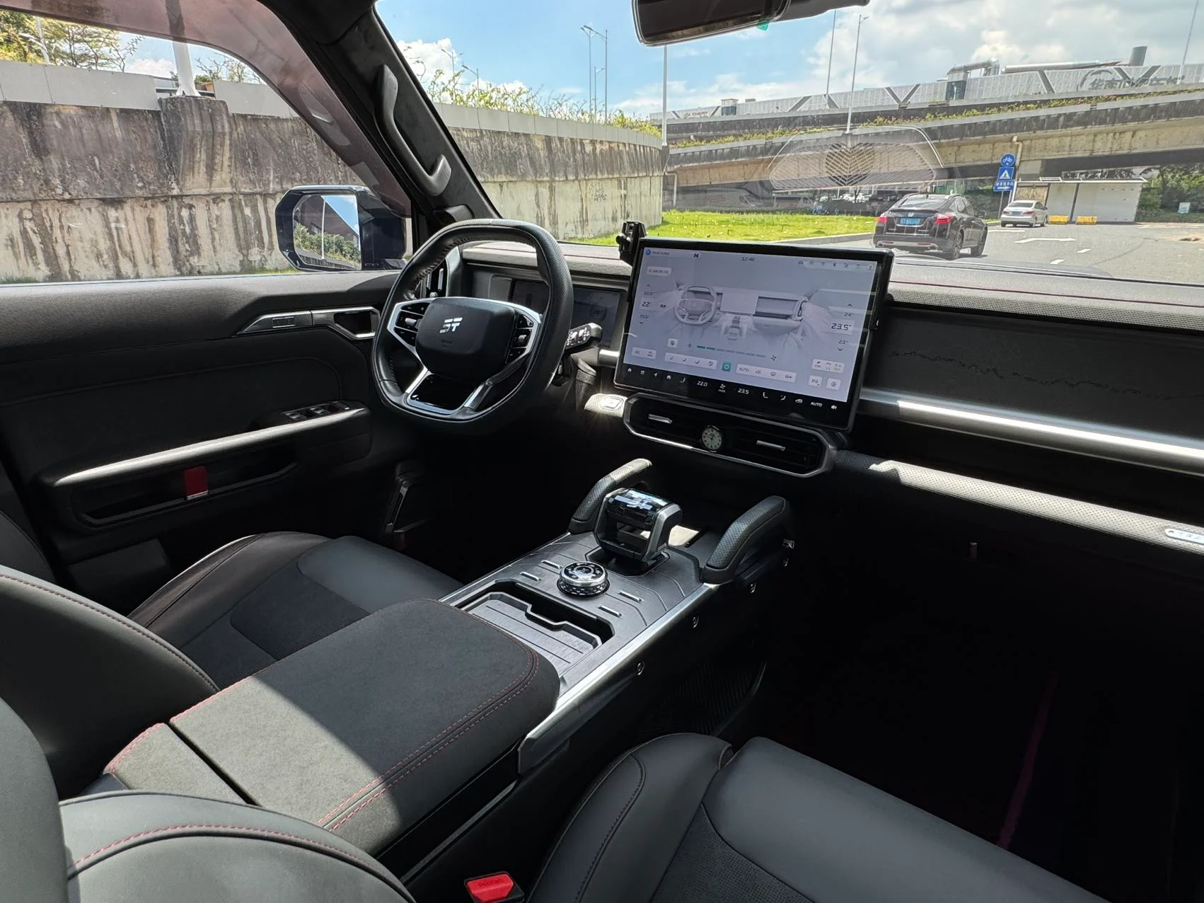 2023 Jetour T2 grey interior