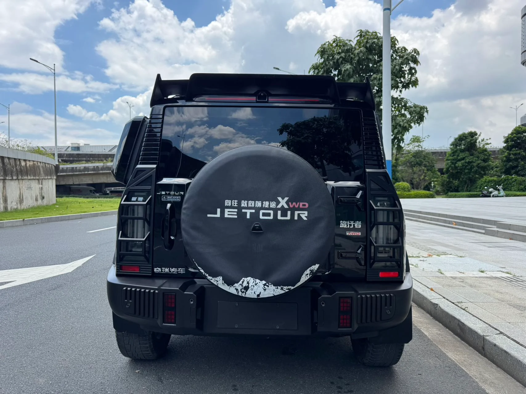 2023 Jetour T2 black rear view