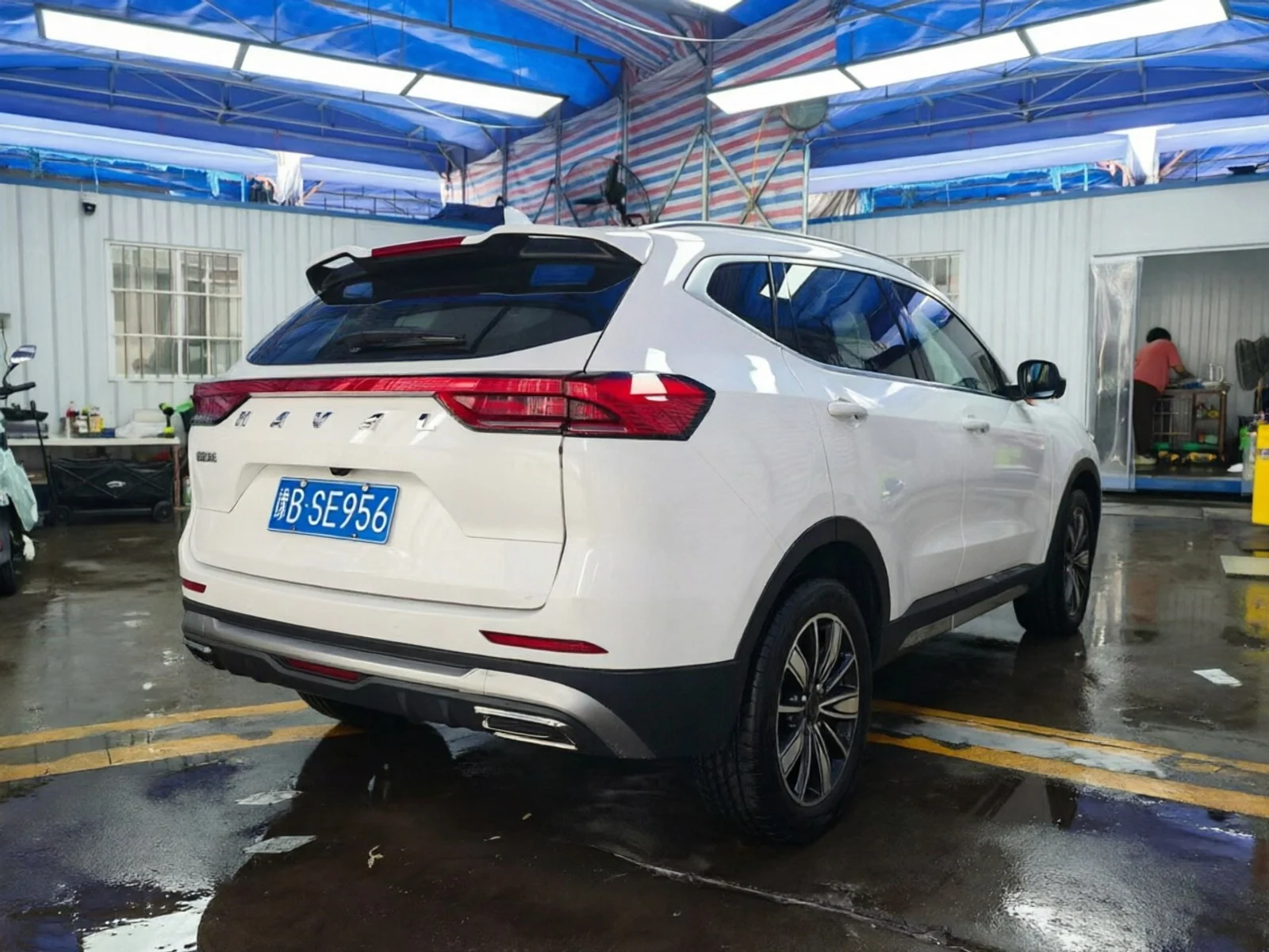 2023 Haval H6 white rear three-quarter view