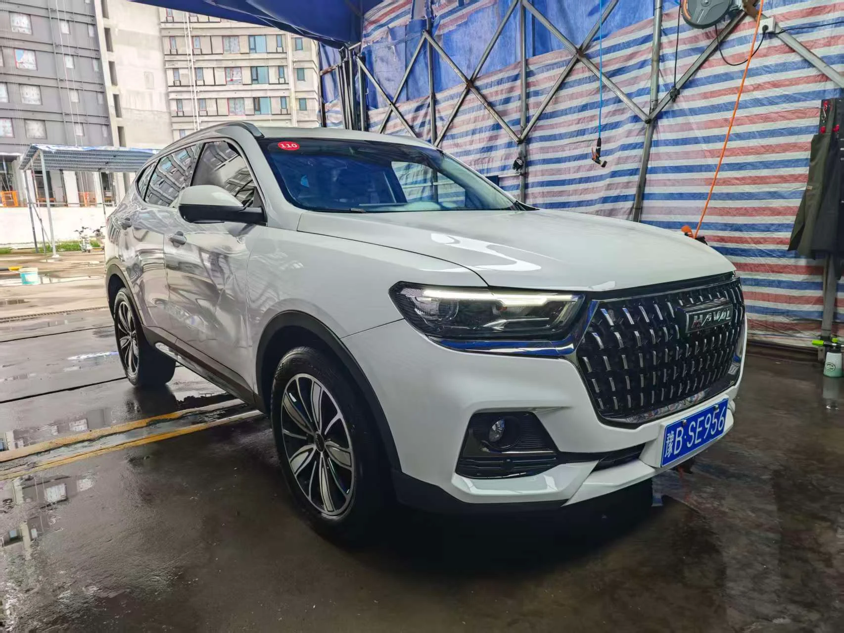 2023 Haval H6 white front three-quarter view