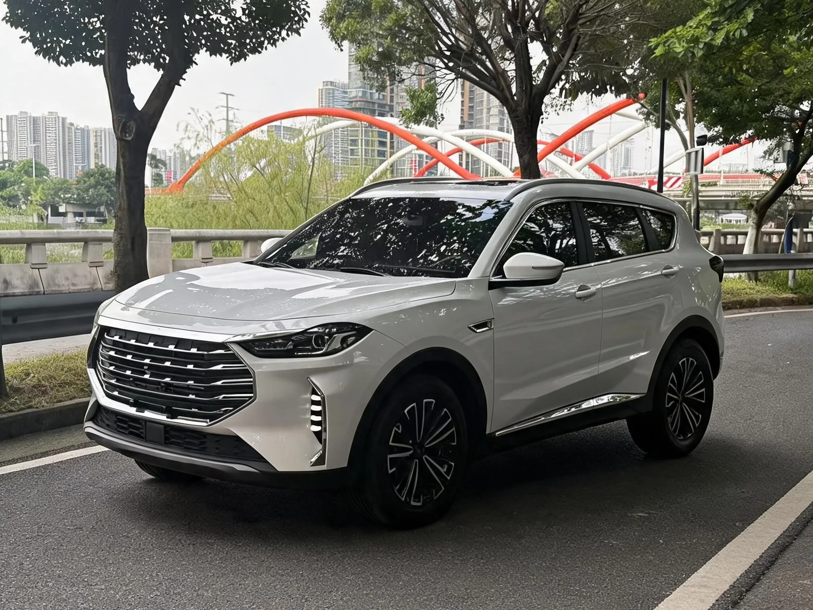 2022 Jetour X70 PLUS white front three-quarter view