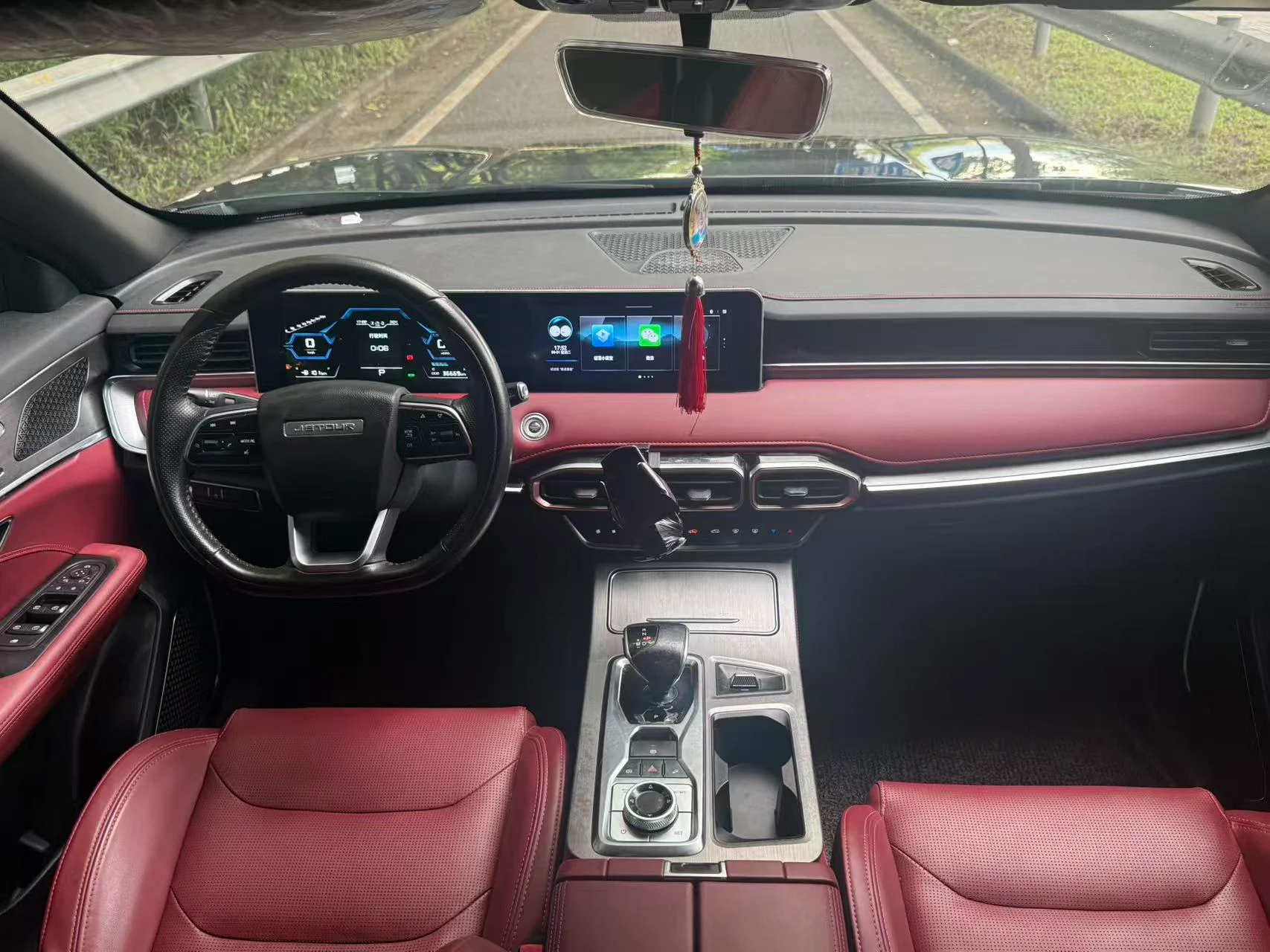 2022 Jetour X70 PLUS red interior