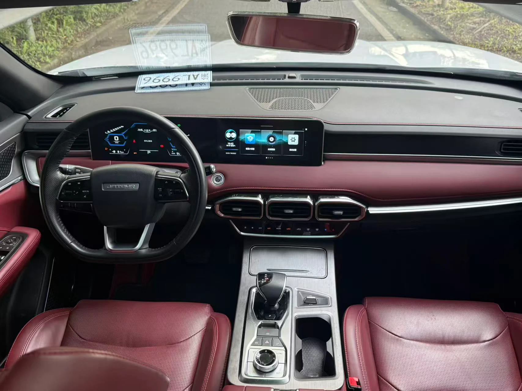 2022 Jetour X70 PLUS red interior