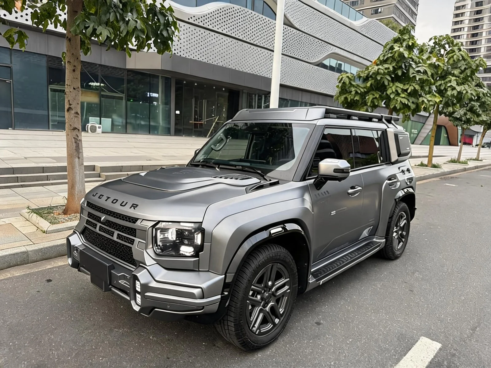2025 Jetour T2 grey front three-quarter view