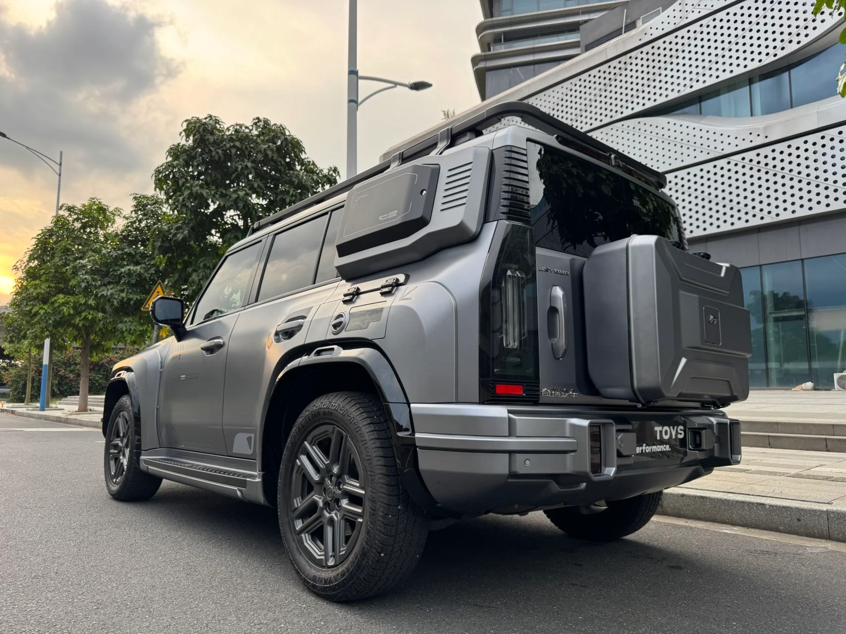 2025 Jetour T2 grey rear three-quarter view